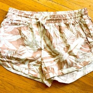 Billabong- Floral Shorts, Coral